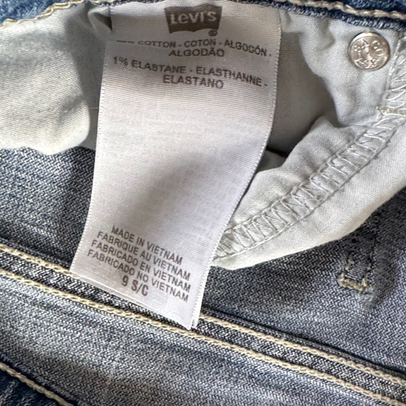 Levi's Women's Flare Leg Jeans in Medium Blue - Picture 3 of 4